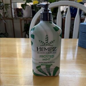 Hempz Frosted Mint Body Moisturizer in Green and White